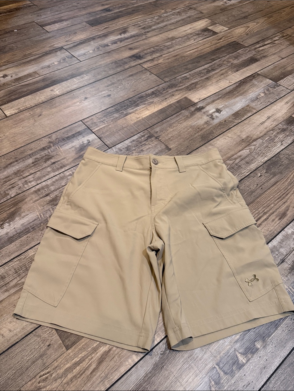 Under Armour Men's Tan Cargo Shorts